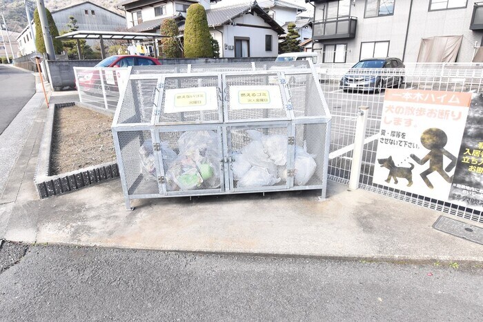 物件内観写真15　(ゴミ庫)