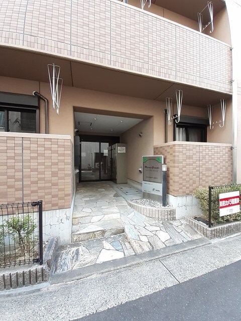 物件外観写真2　(エントランス)