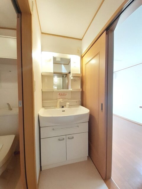 物件内観写真6　(洗面所)