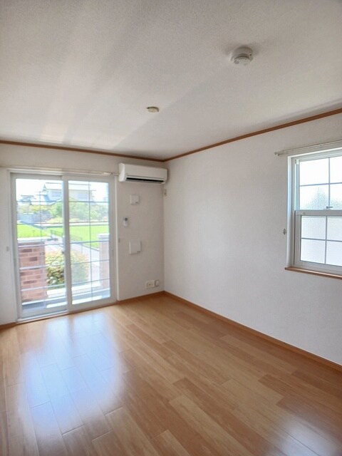 物件内観写真4　(居室・リビング)