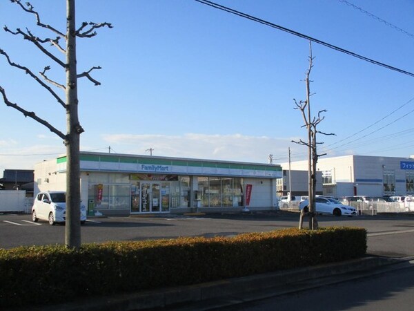 ファミリーマート 中央インター南店 0.1km
