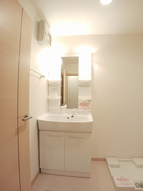 物件内観写真7　(洗面所)