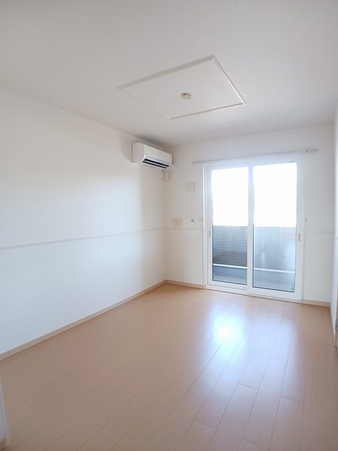 物件内観写真8　(居室・リビング)