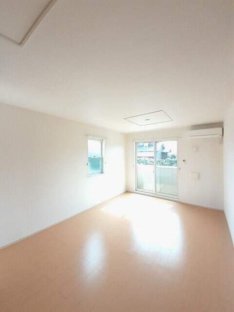 物件内観写真4　(居室・リビング)