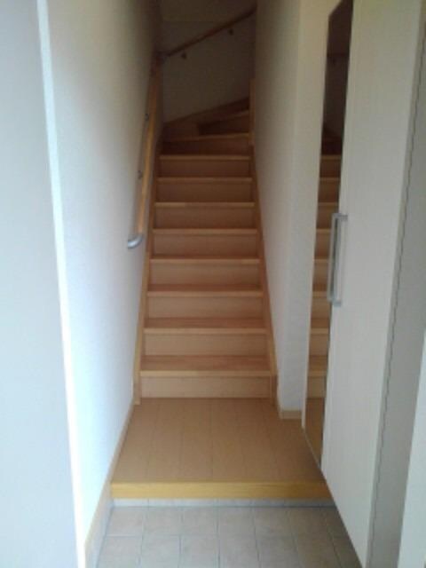 物件内観写真9　(玄関)