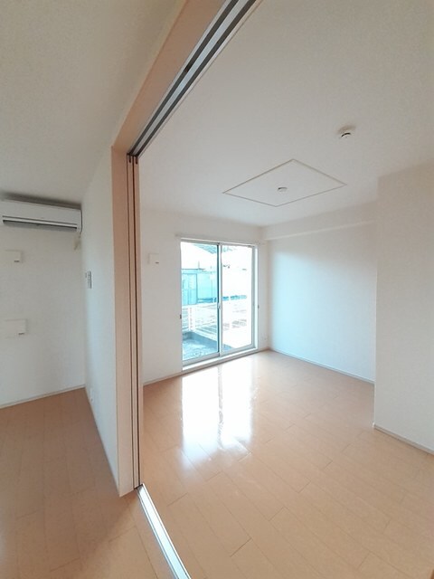 物件内観写真4　(居室・リビング)