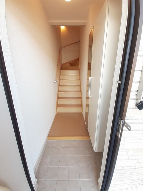 物件内観写真10　(玄関)