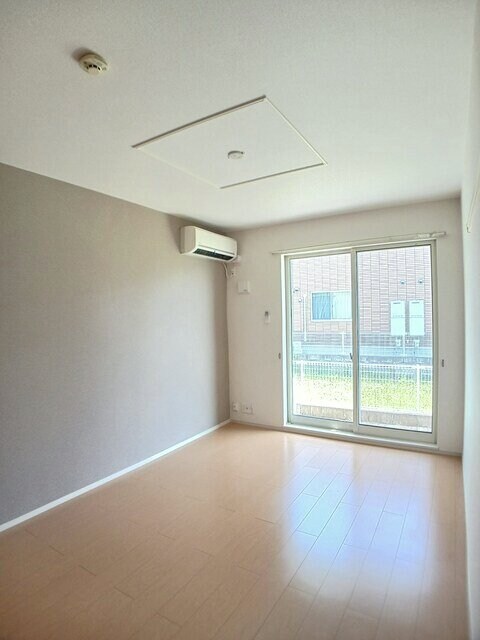 物件内観写真4　(居室・リビング)