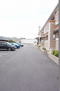 物件外観写真2　(駐車場)