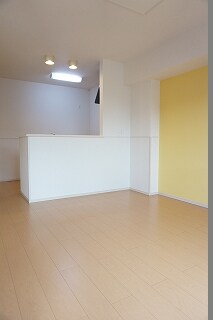 物件内観写真4　(居室・リビング)