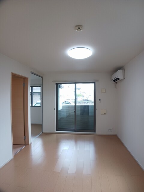 物件内観写真4　(居室・リビング)