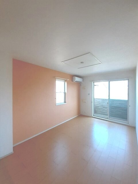 物件内観写真8　(居室・リビング)