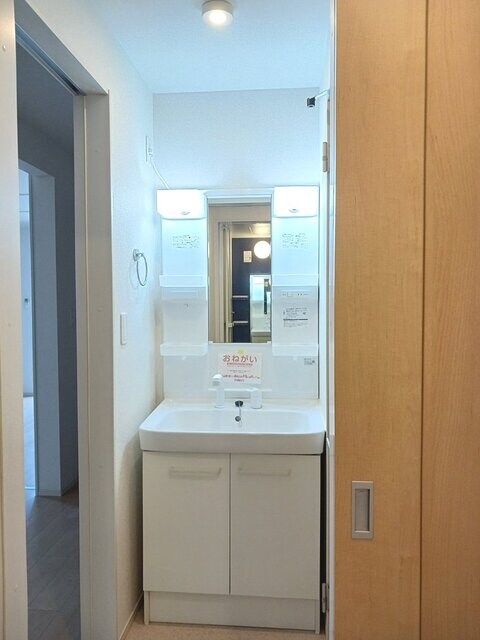 物件内観写真11　(洗面所)