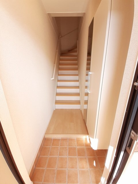 物件内観写真12　(玄関)