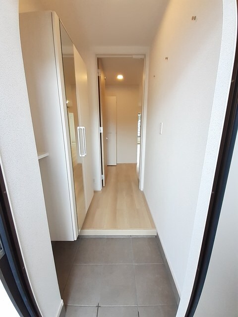 物件内観写真12　(玄関)