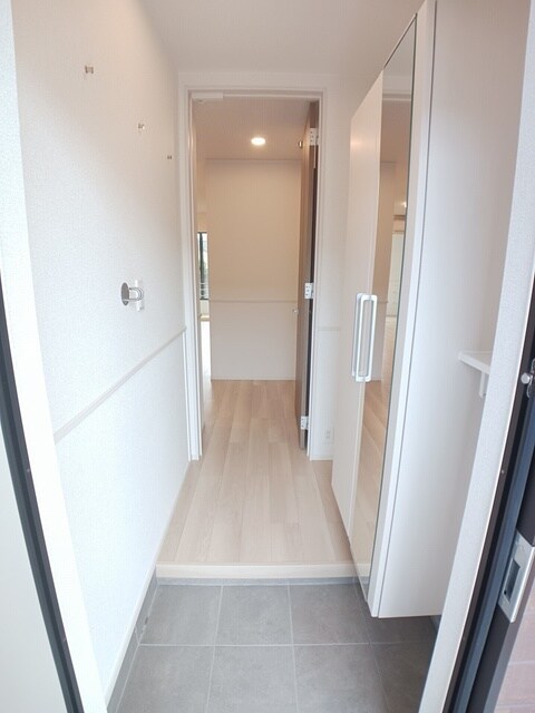 物件内観写真12　(玄関)