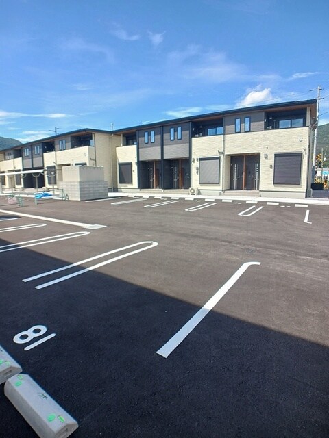 物件外観写真2　(駐車場)
