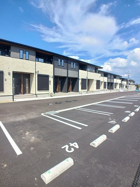 物件外観写真2　(駐車場)