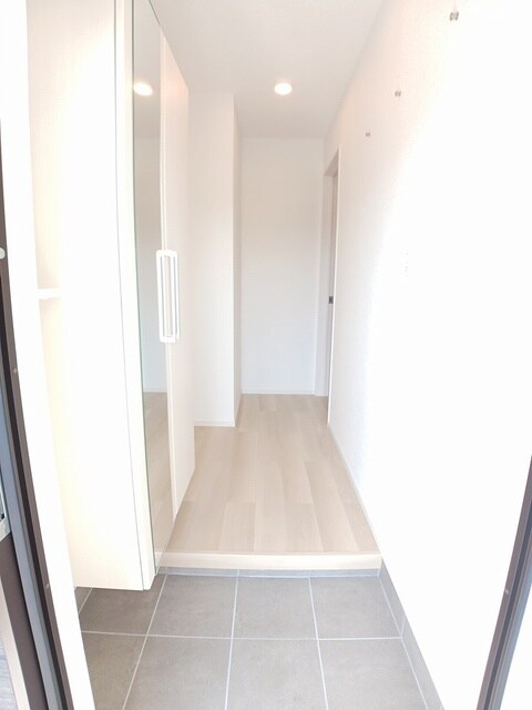 物件内観写真12　(玄関)