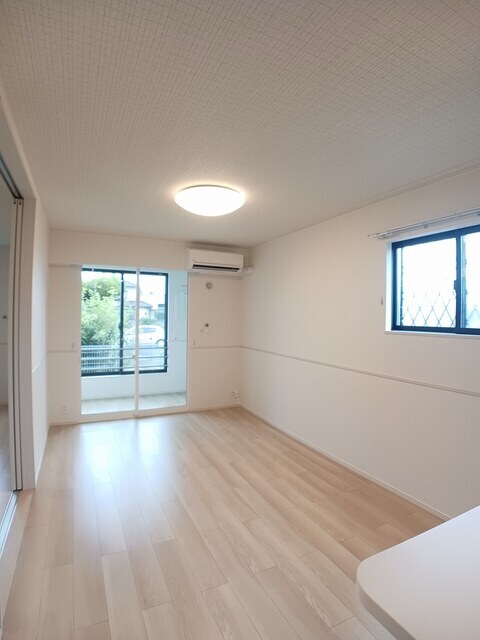 物件内観写真9　(居室・リビング)