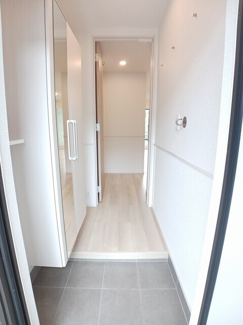 物件内観写真13　(玄関)
