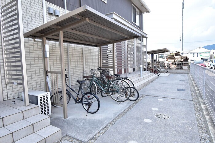 物件内観写真13　(駐輪場)