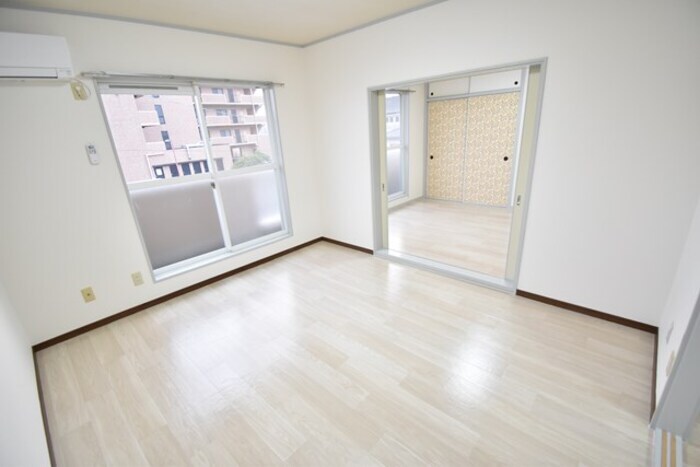 物件内観写真8　(洋室７帖)