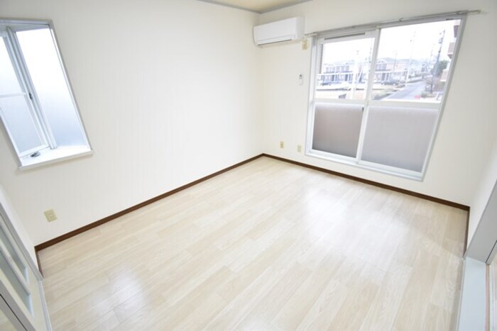 物件内観写真12　(洋室７帖)