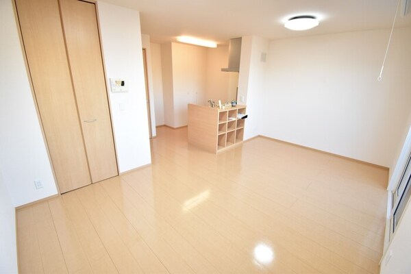 居室(ＬＤＫ１３．３帖)