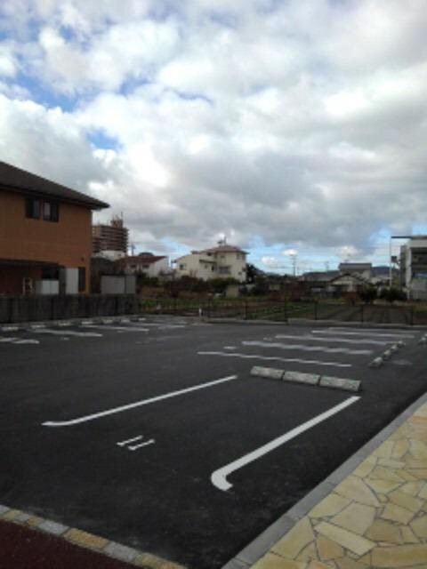 物件外観写真3　(駐車場)