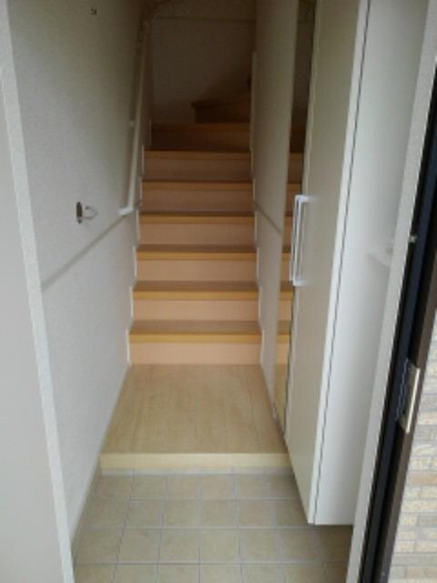 物件内観写真13　(玄関)