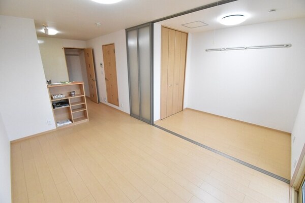 居室(ＬＤＫ１０．５帖～洋室３帖)