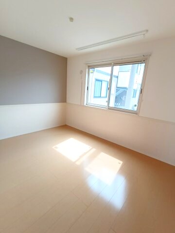 物件内観写真9　(洋室６帖)