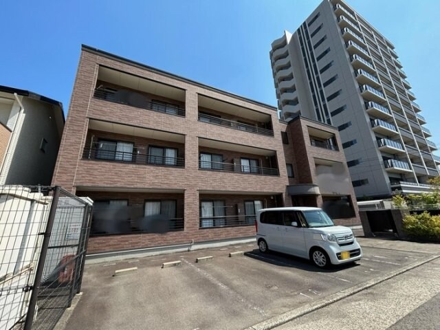 物件外観写真1　(建物外観)