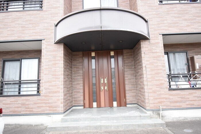 物件外観写真2　(エントランス)