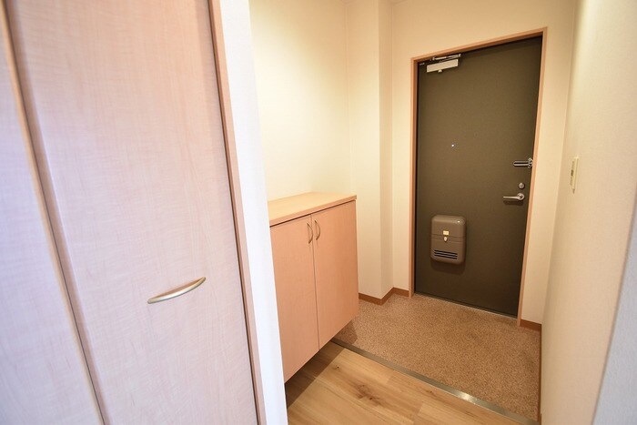 物件内観写真13　(玄関)