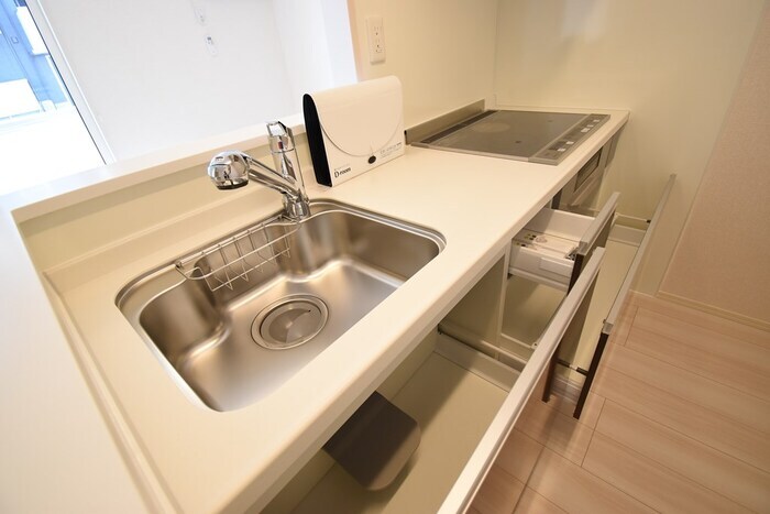 物件内観写真4　(３口ＩＨコンロ付きビルトインキッチン)