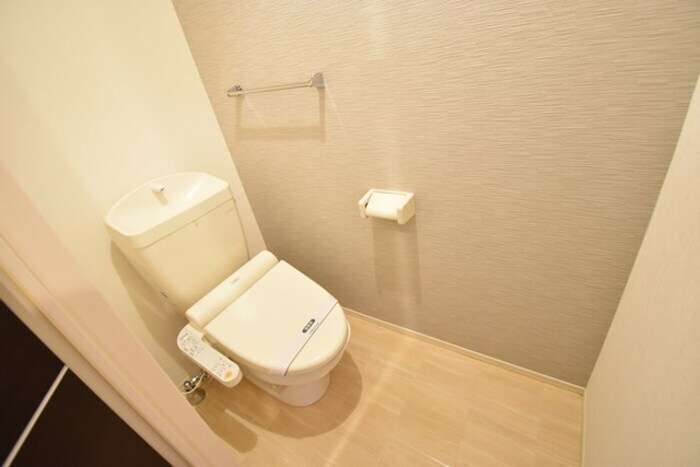 物件内観写真5　(温水洗浄暖房便座)