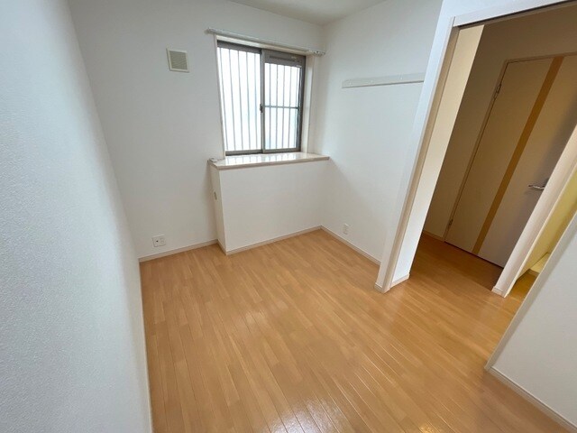 物件内観写真10　(洋室)