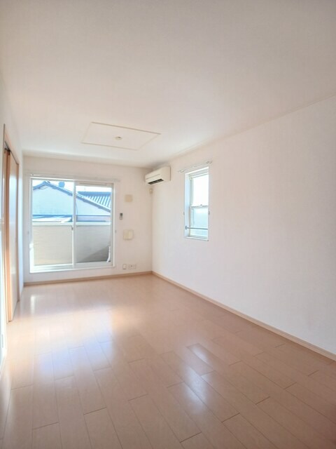 物件内観写真3　(居室・リビング)