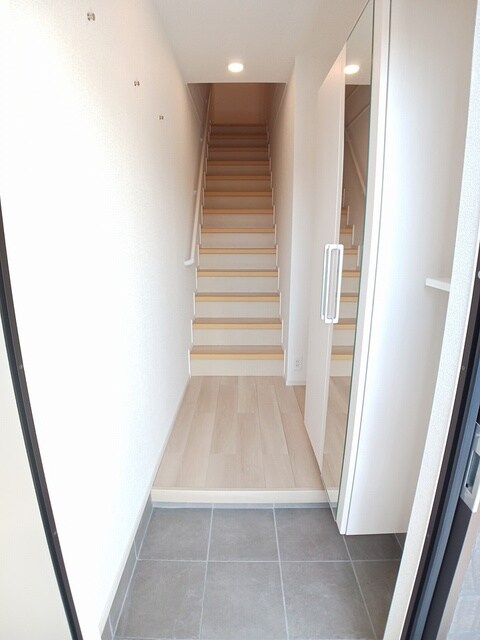 物件内観写真11　(玄関)