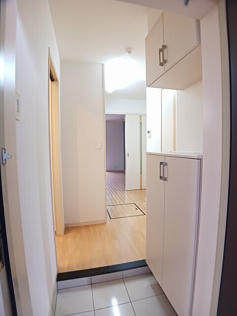 物件内観写真10　(玄関)