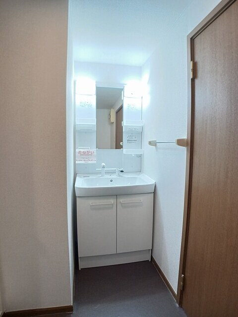 物件内観写真11　(洗面所)