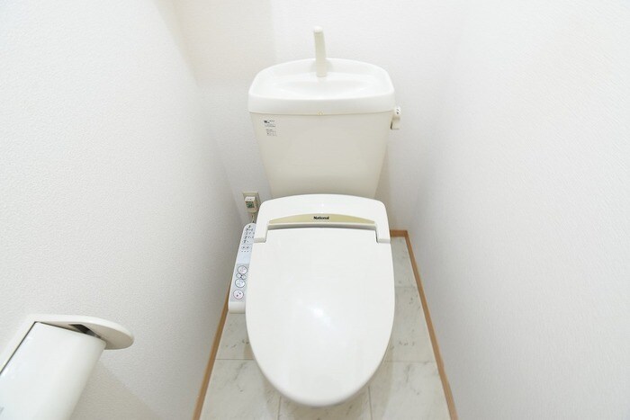 物件内観写真8　(温水洗浄暖房便座)
