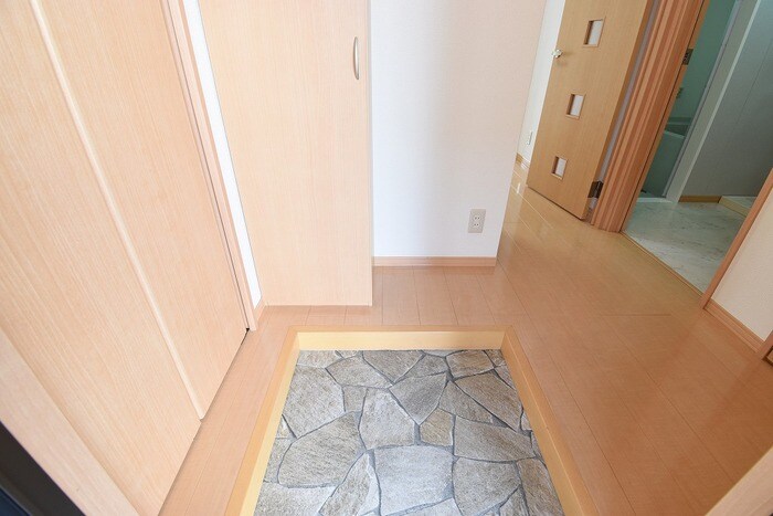 物件内観写真11　(玄関)