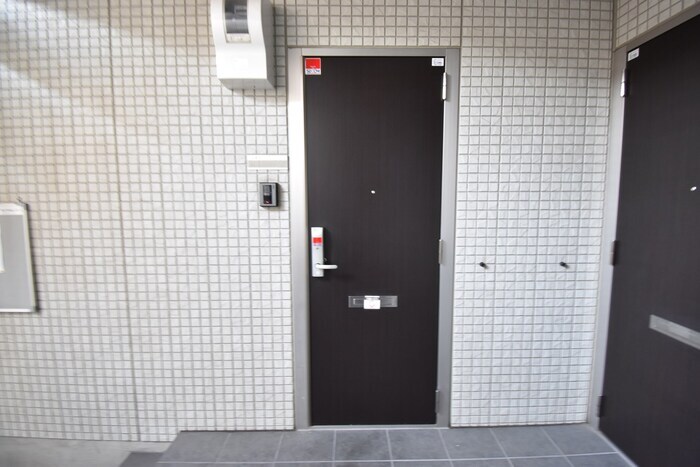 物件外観写真2　(玄関)