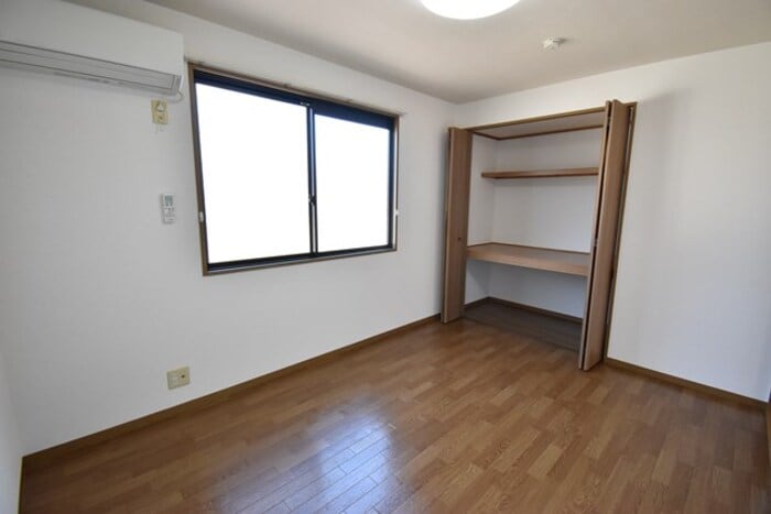 物件内観写真9　(洋室６帖（北）)