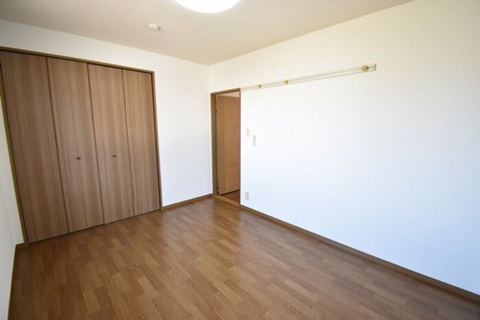 物件内観写真10　(洋室６帖（北）)