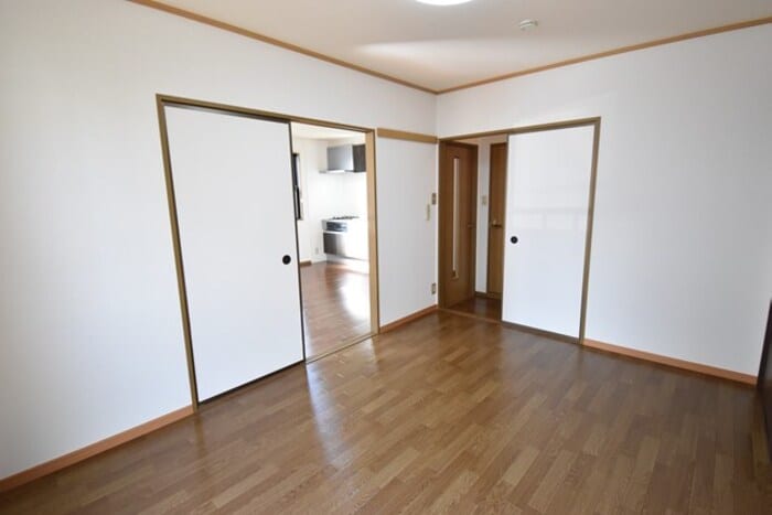 物件内観写真12　(洋室６帖（南）)