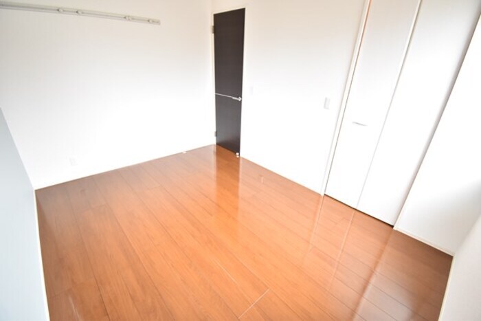 物件内観写真10　(洋室６帖)